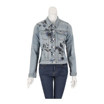 Яке жени Comma,