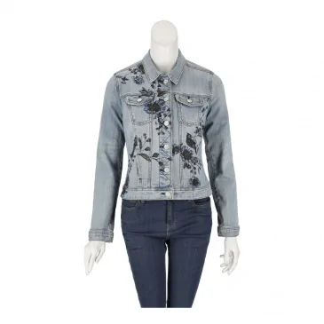 Яке жени Comma,