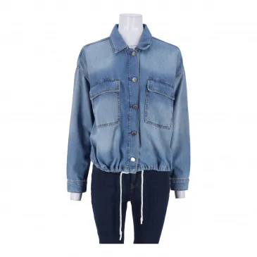 Яке жени Comma,