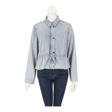 Яке жени Comma,