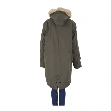 Яке жени Superdry