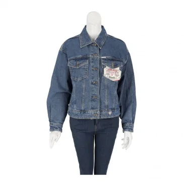 Яке жени GUESS