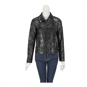 Яке жени GUESS