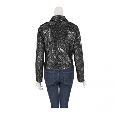 Яке жени GUESS