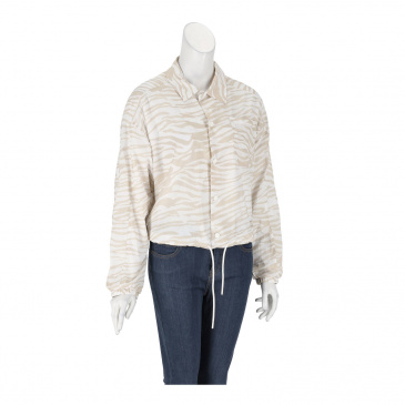 Яке жени GUESS