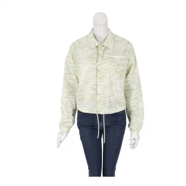 Яке жени GUESS