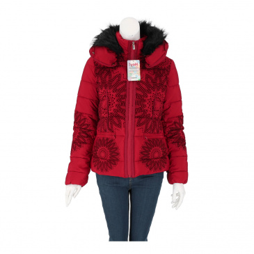 Яке жени Desigual