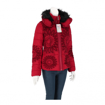 Яке жени Desigual