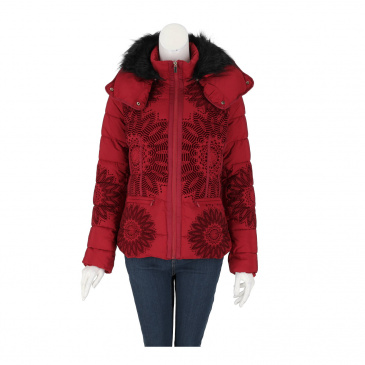 Яке жени Desigual