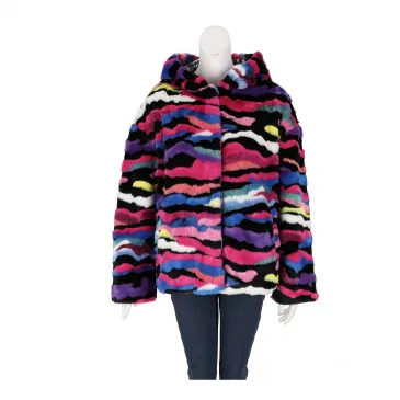 Яке жени Desigual
