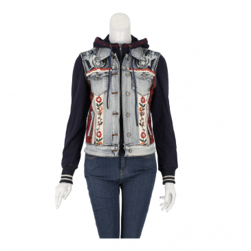 Яке жени Desigual