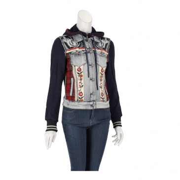 Яке жени Desigual