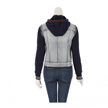 Яке жени Desigual