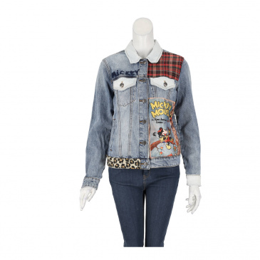 Яке жени Desigual