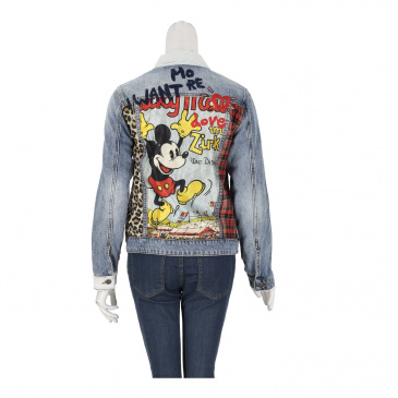 Яке жени Desigual