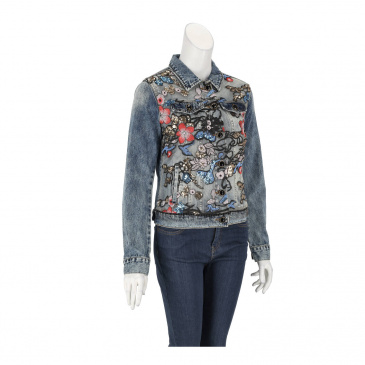 Яке жени Desigual