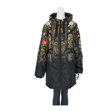 Яке жени Desigual