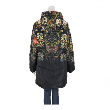Яке жени Desigual