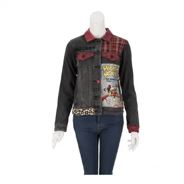 Яке жени Desigual