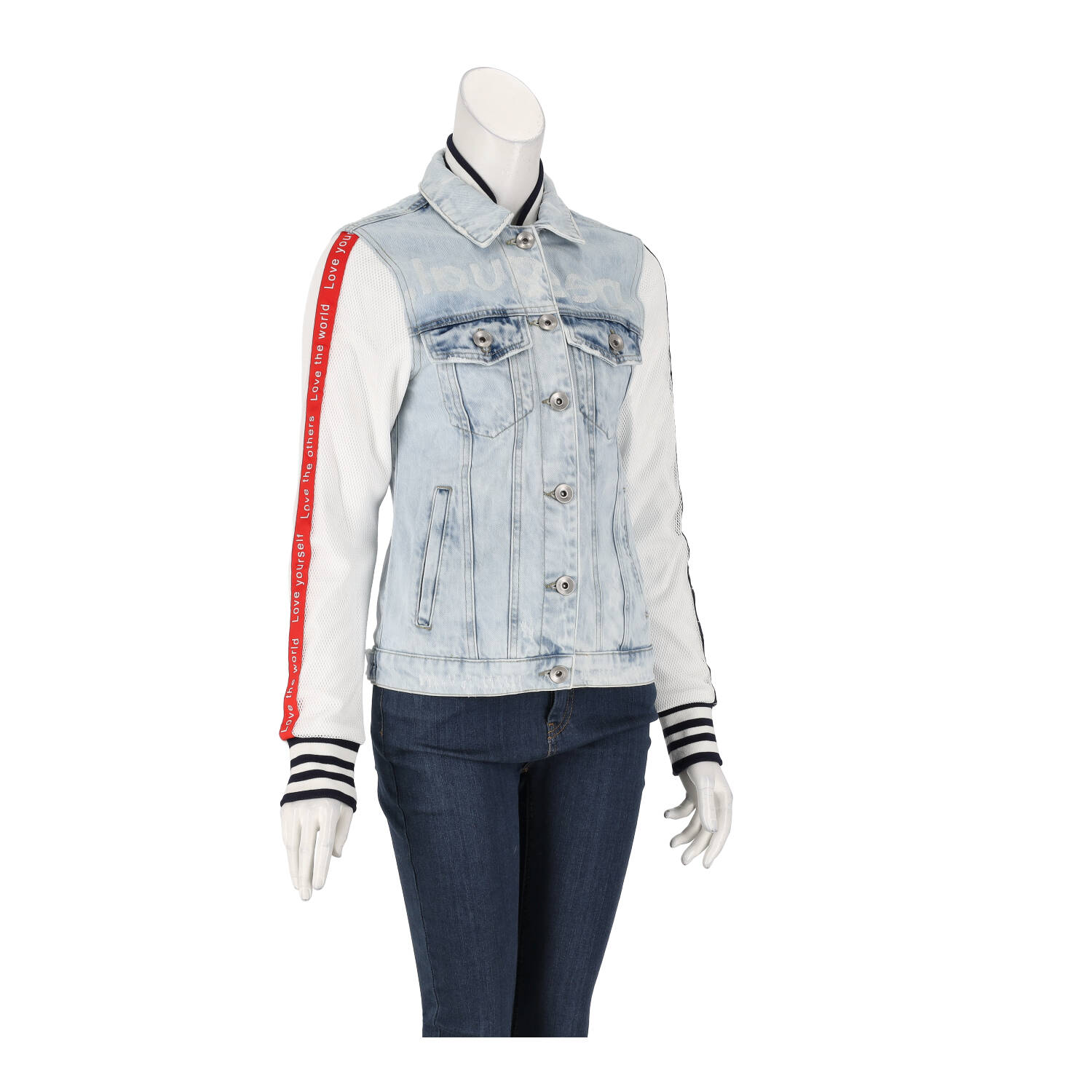 Яке жени Desigual